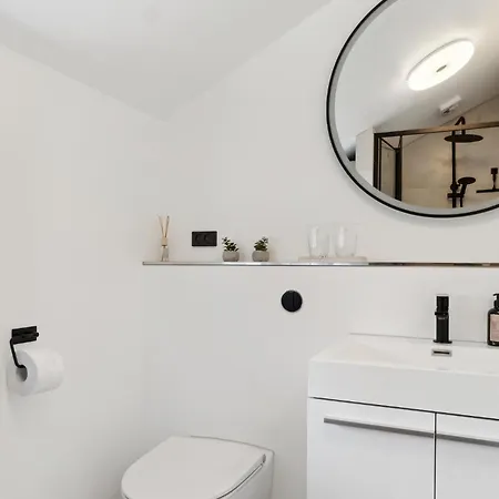 1 Bedroom Lovely In *